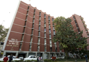 EC clean chit to Rahul over entering Amethi polling booth
