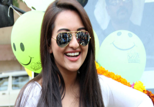 Sonakshi Sinha impresses Rajinikanth