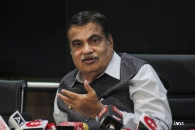 Roll out  Flex Fuel Vehicles  within a year  Gadkari to industry
