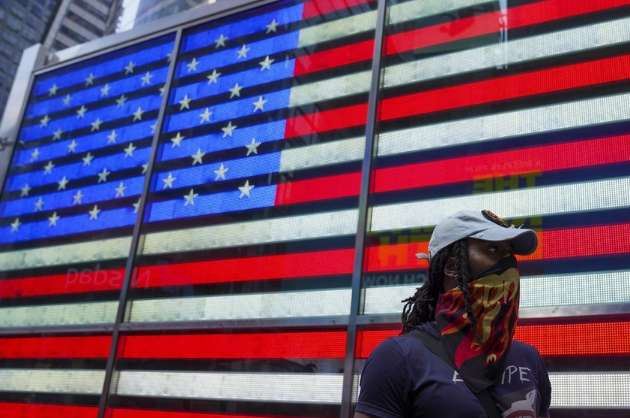 US unemployment claims fell to 881 000 last week