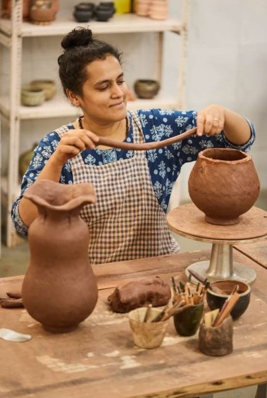 Mumbai's Potter Artist Rashi Jain Wows Crowds with Stunning Art