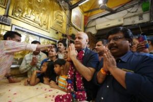 Manish Sisodia Visits Hanuman Temple, Mahatma Gandhi Memorial