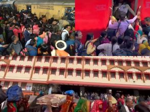 Crowded Railway Stations Across Nation Amid Maha Kumbh Rush; Authorities Struggle With Devotees' Influx