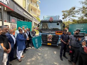 Nitin Gadkari Flags Off India’s 1st Road Train For Long-Haul Transportation