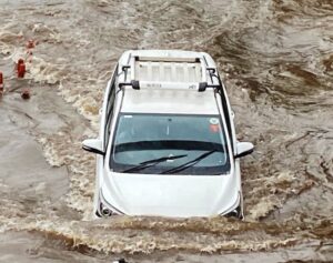 submerged car, flood in south mumbai