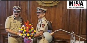 Deven Bharti Takes Charge as Mumbai’s New Police Chief From Vivek Phansalkar Deven Bharti Takes Charge as Mumbai’s New Police Chief From Vivek Phansalkar