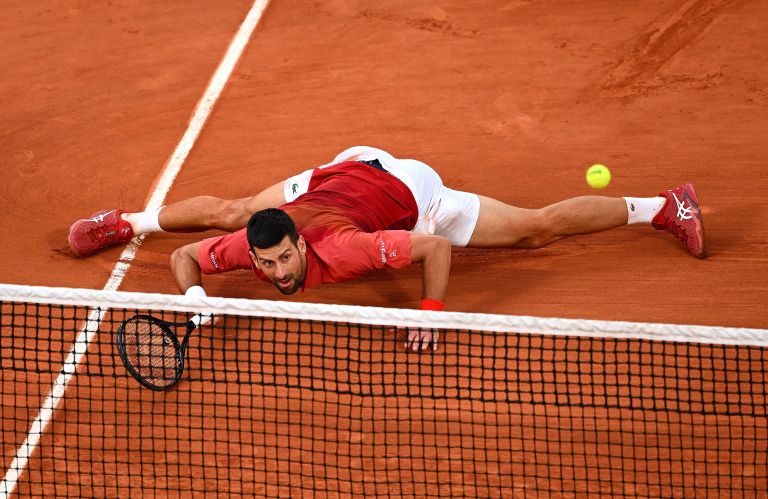 Djokovic Survives Knee Scare To Enter Semi Final in Geneva