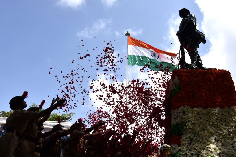 President, Defence Minister Pay Tribute to Fallen Heroes on Kargil Vijay Diwas