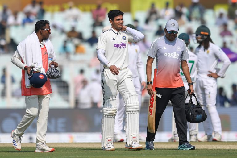 India vs South Africa 1st Test: BCCI Says Gill Not to Play Further Due to Neck Spasm