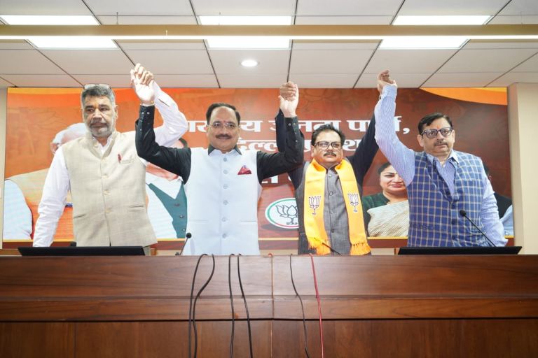 Ahead of Delhi Civic By-Polls, Senior AAP Leader Rajesh Gupta Joins BJP