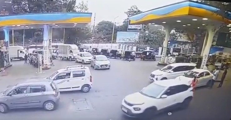 Shehzad Poonawalla Alleges Mother Deliberately Hit by Car in Pune, Urges Swift Police Action