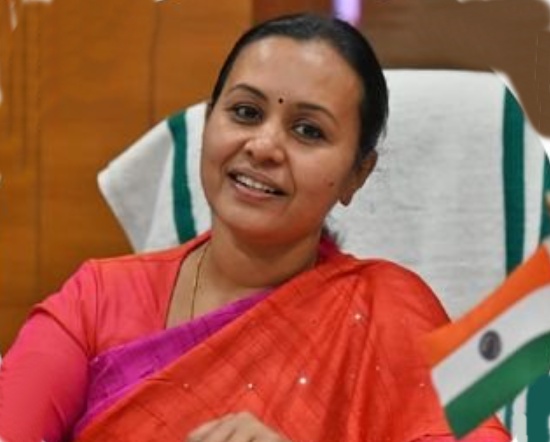 Kerala Health Minister Veena George Injured After Protest Clash at Kannur Railway Station