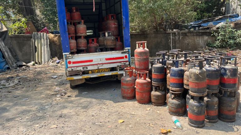 Mumbai Authorities Seize LPG Cylinders in Worli Crackdown on Black Marketing