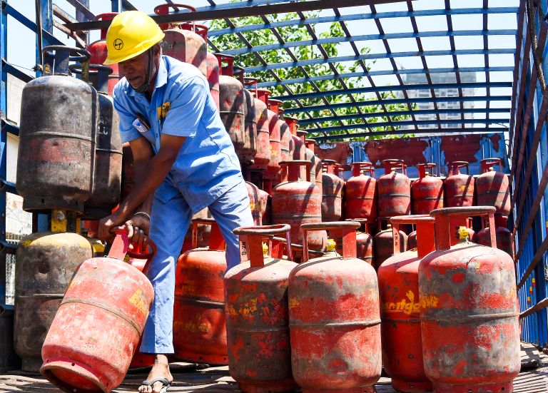 India Resumes Commercial LPG Cylinder Supply for Industries, Govt Says No Retail Stockouts