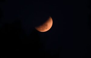 Spectacular “Blood Moon” Total Lunar Eclipse Dazzles Skywatchers Worldwide