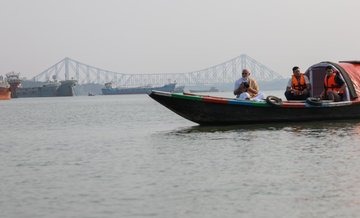 PM Narendra Modi Takes Boat Ride on Hooghly River, Reaffirms Development Push for West Bengal