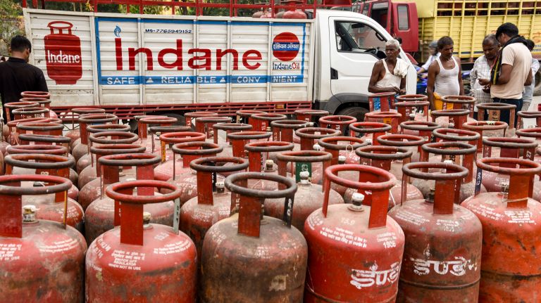Centre Doubles Daily Allocation of 5-kg Commercial LPG Cylinders for Migrant Workers
