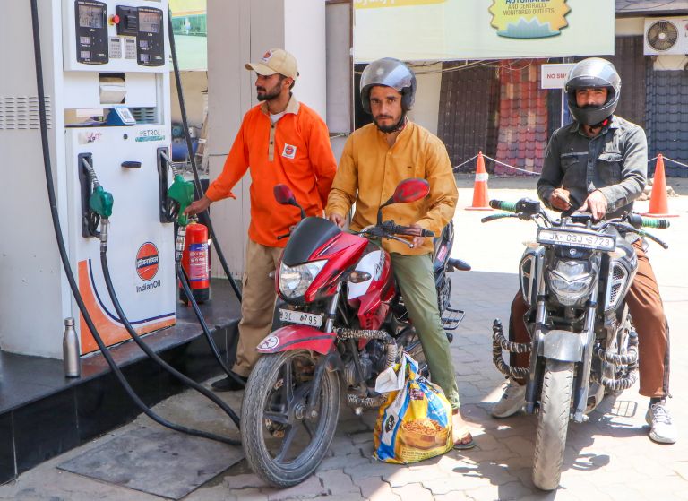 Rs 3 Fuel Price Hike Insufficient Amid Rising Crude Costs Above $100, Says Official