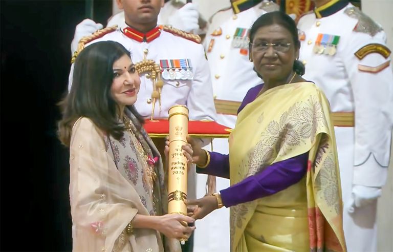 Padma Awards 2026: Droupadi Murmu Honours Vijay Amritraj, Mammootty, Rohit Sharma, Alka Yagnik Among 65 Awardees Padma Awards 2026: Droupadi Murmu Honours Vijay Amritraj, Mammootty, Rohit Sharma, Alka Yagnik Among 65 Awardees