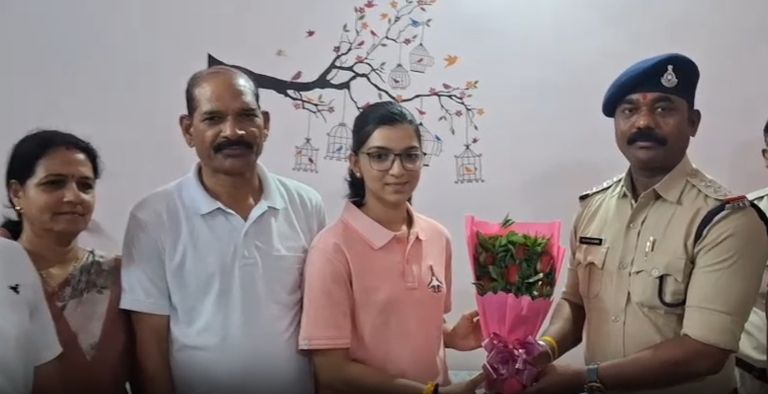 Chhindwara Woman Inspired by Cop Father Becomes Flying Officer in Indian Air Force