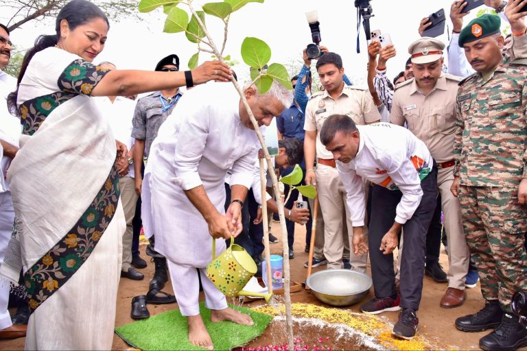 BJP Leaders Mark Environment Day With ‘Ek Ped Maa Ke Naam’ Drive BJP Leaders Mark Environment Day With ‘Ek Ped Maa Ke Naam’ Drive