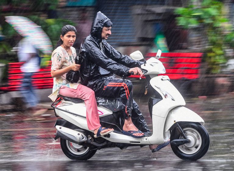 Mumbai Hit by Heavy Overnight Rain as Monsoon Arrives; IMD Issues Orange Alert Mumbai Hit by Heavy Overnight Rain as Monsoon Arrives; IMD Issues Orange Alert